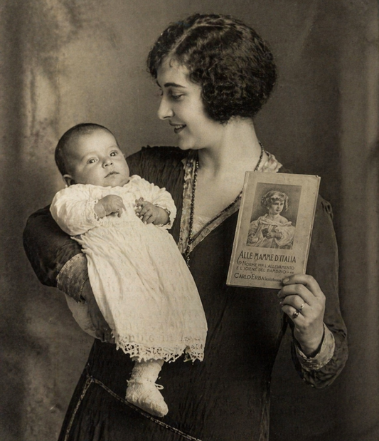 Libro fine anni ‘20 Alle Mamme D’Italia norme per l’allevamento e l’igiene del bambino