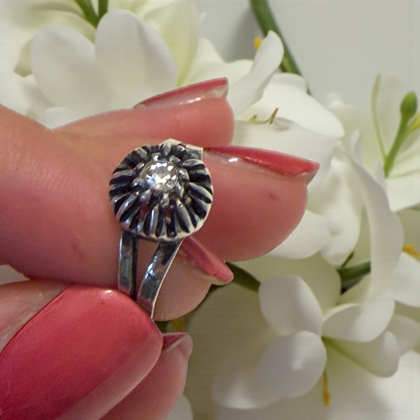 Antico anello di fidanzamento francese in argento ottocento con vetro taglio brillante