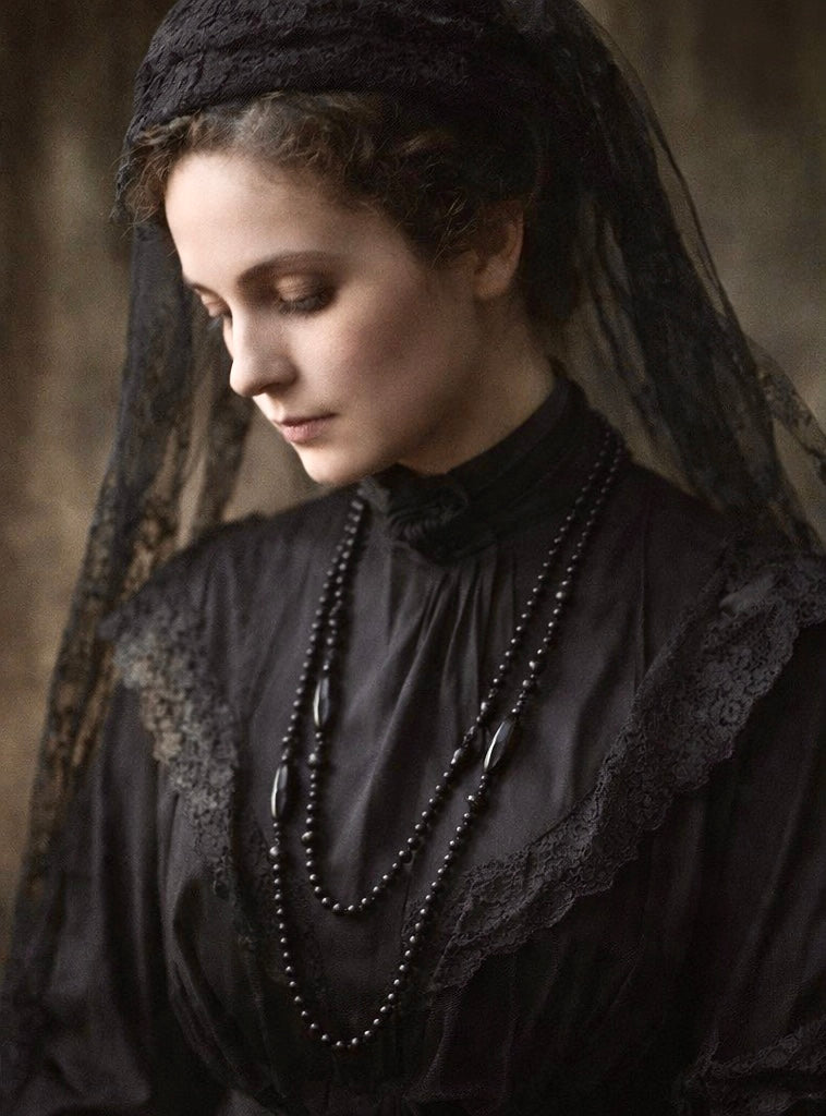 Lunghissima collana da lutto in vulcanite / ebanite primi 900, 150 cm