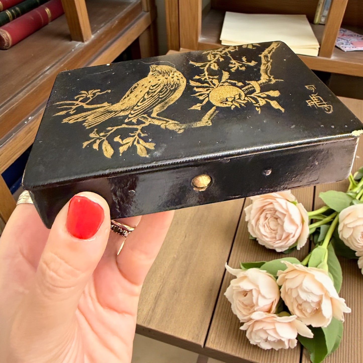 Cofanetto in papier mâché con decorazione usignolo, laccato, anni ‘40-‘50