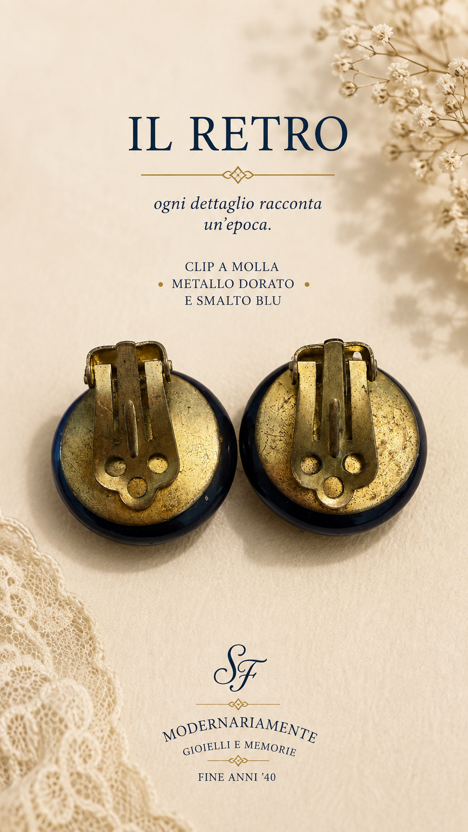 Splendida parure di fine anni ‘40 primi ‘50 in vetro pressato blu notte, collana in perle degradé ovalizzate e orecchini clip