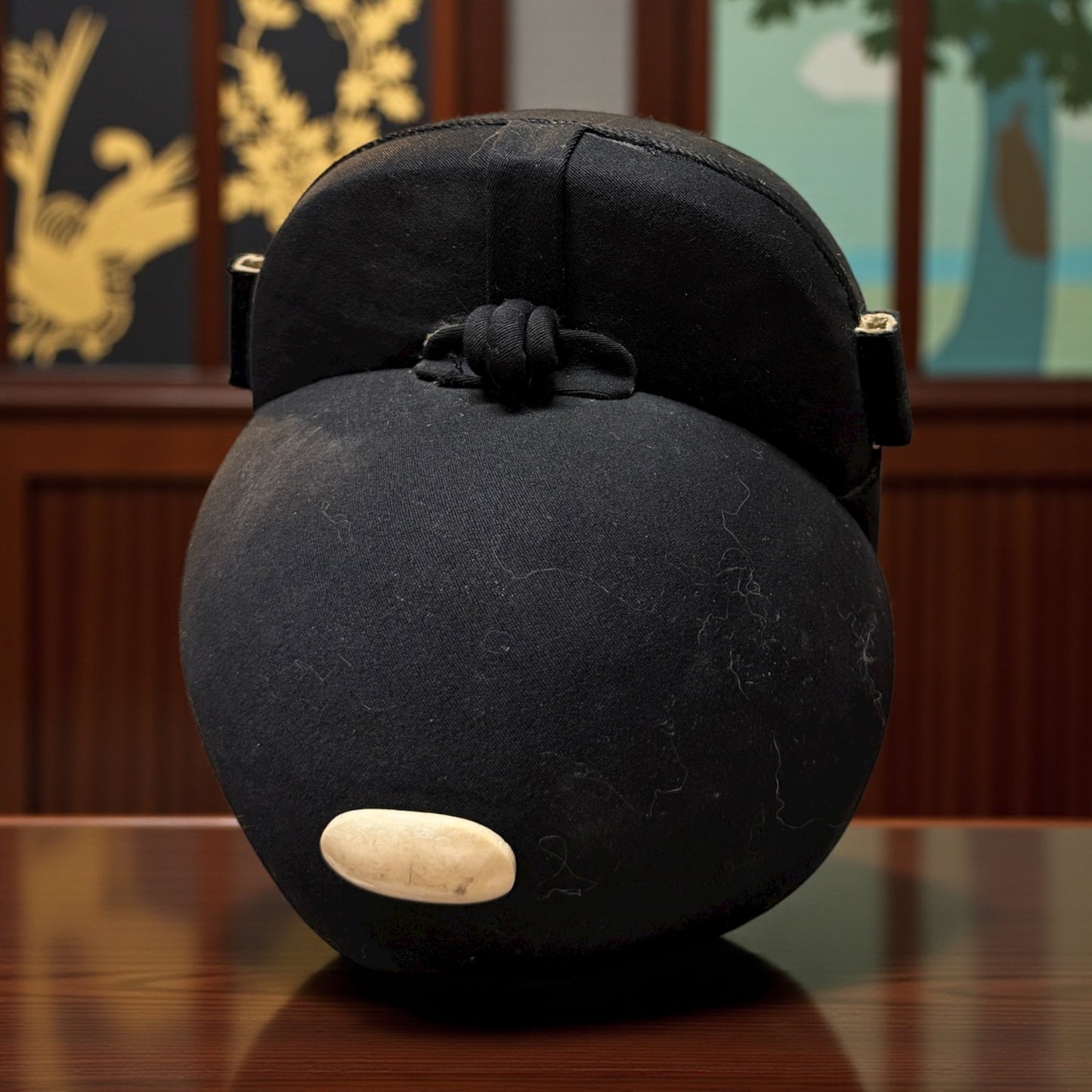 Copricapo antico cerimoniale giapponese Kanmuri con supporto