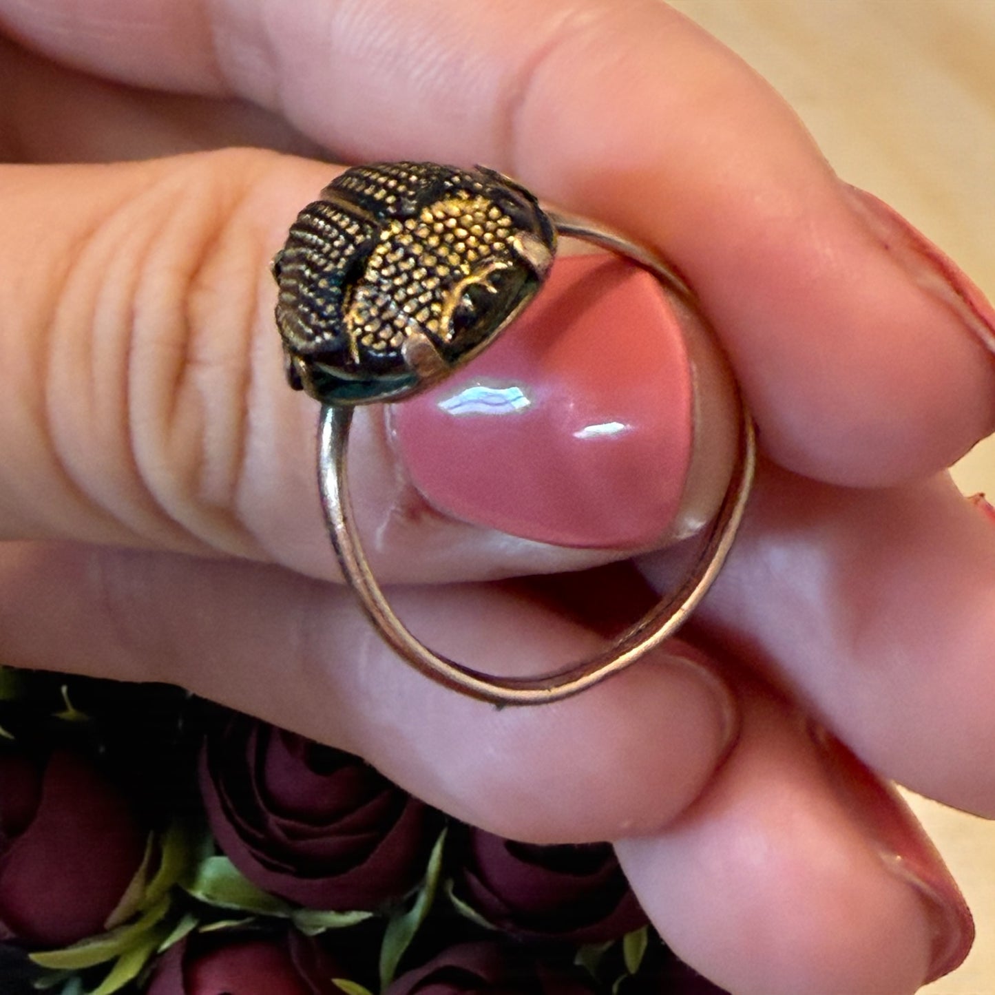 Anello raro vittoriano con scarabeo placcato in oro