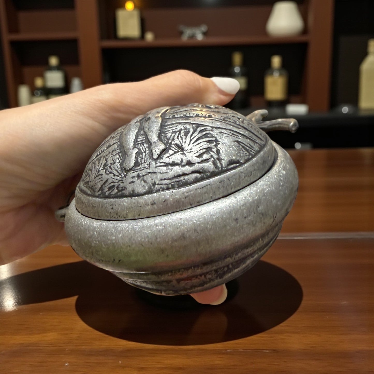 Fiaschetta da polvere da sparo con catenella, zama, anni ‘50