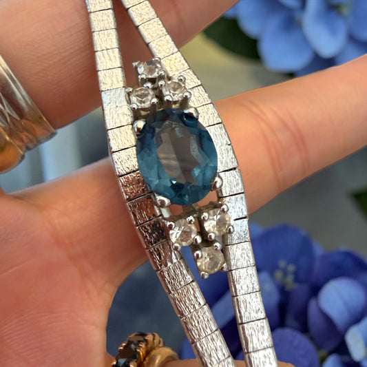 Bracciale argento anni ‘60 maglia semi rigidida con centrale azzurro profondo e zirconi