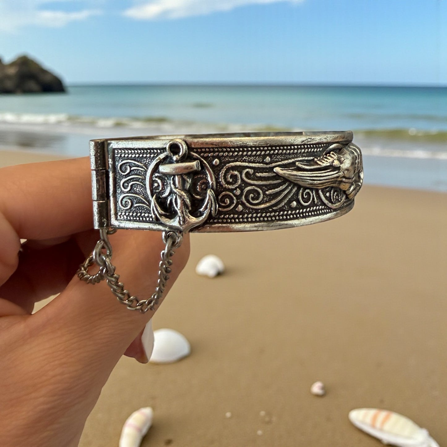 Bracciale in argento, lavorazione anni 50 delle coste dell’Egeo, doppia catenella di sicurezza, tema marinaro.