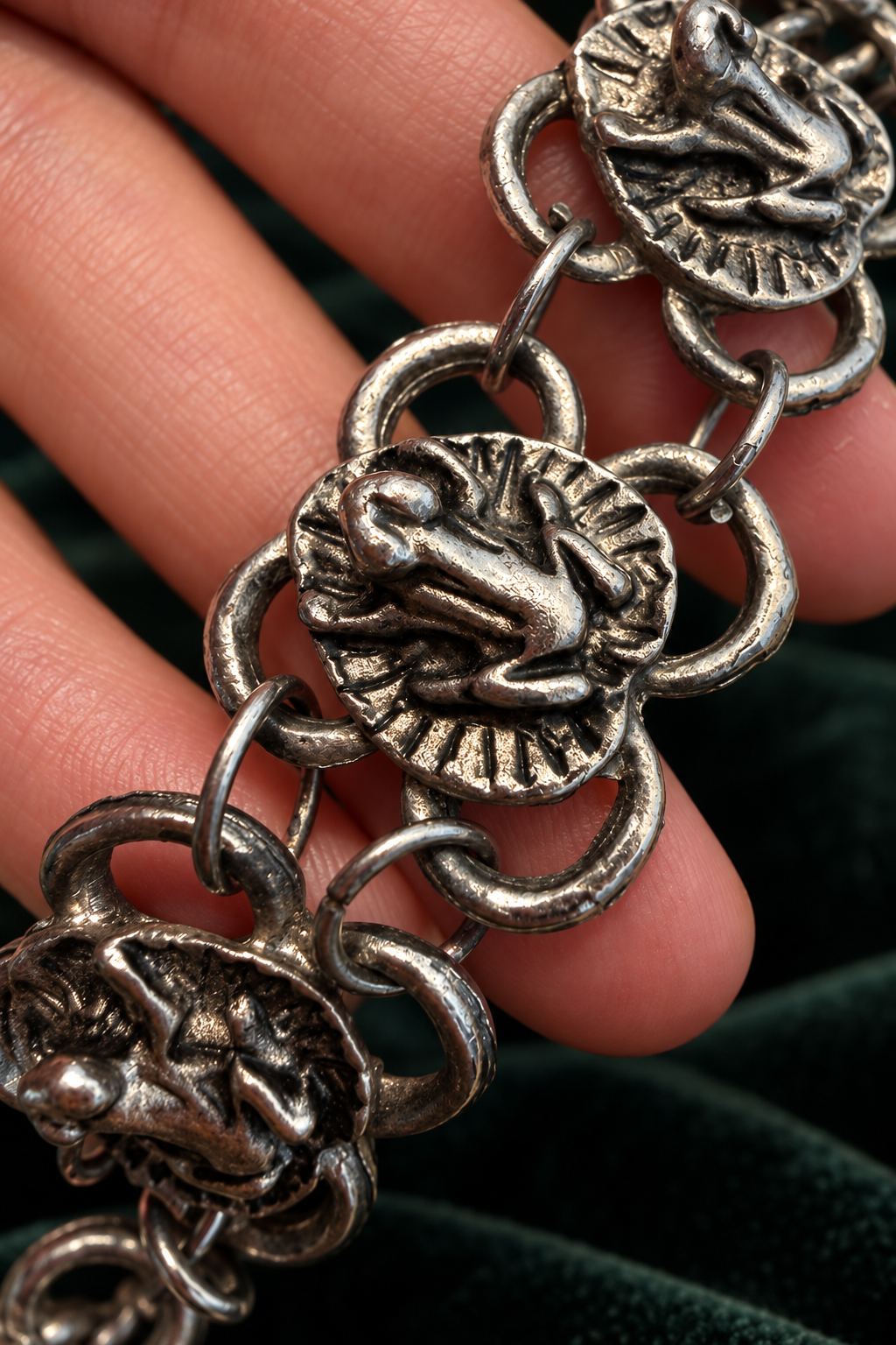 Bracciale vintage porta fortuna con ranocchie argentate