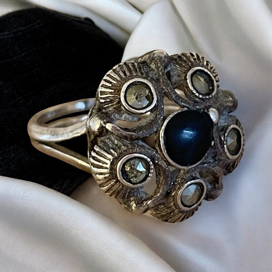 Anello in argento con onice e marcassiti, ca metà ‘900