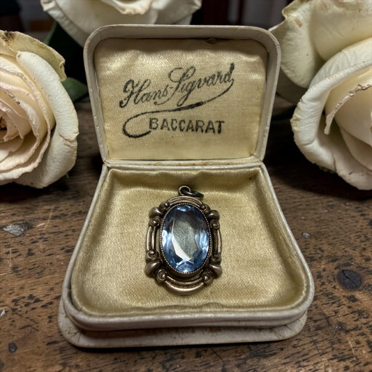 Pendente argentato con cristallo azzurro Liberty in scrigno d’epoca coevo