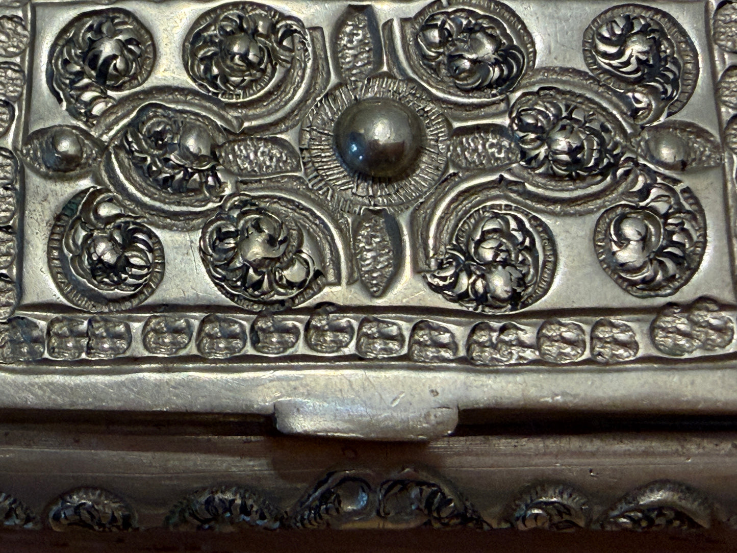 Tabacchiera da fiuto da tasca riccamente decorata, Mitteleuropa primo ‘900