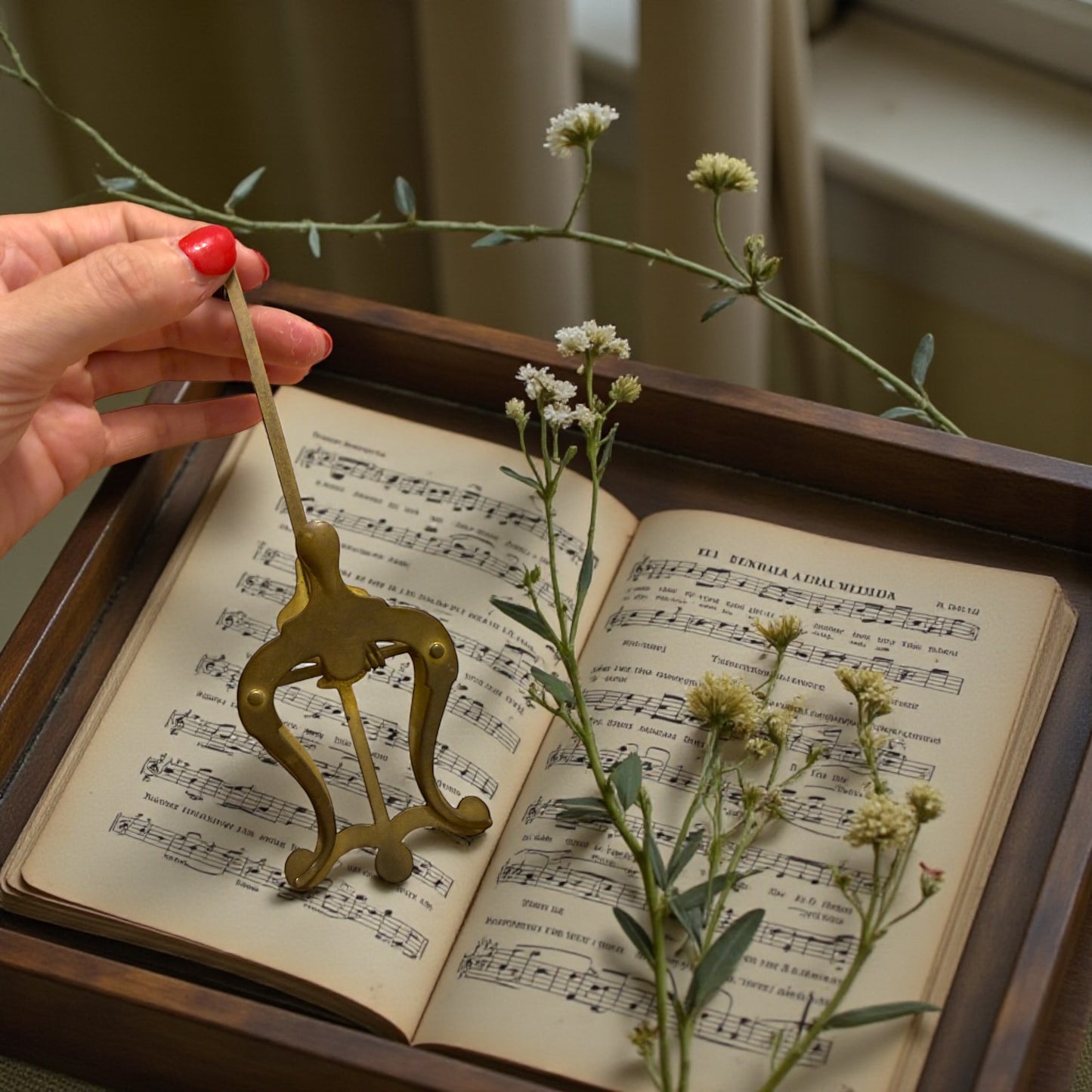 Ferma partiture spartiti da leggio a guisa di lira, ottone, primo ‘900