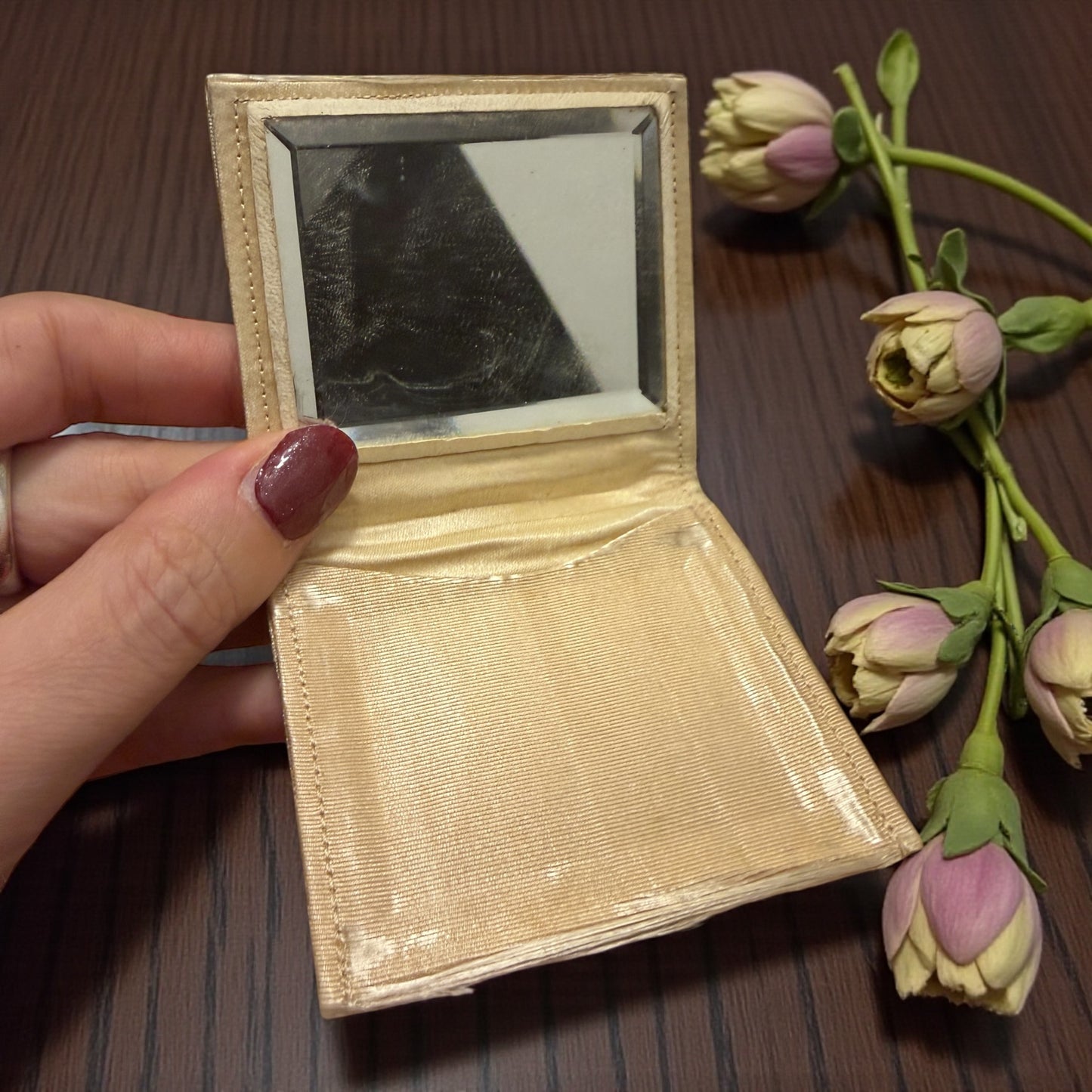 Borsetta gioiello da sera antica, 1900-1915, completa di accessori interni coordinati