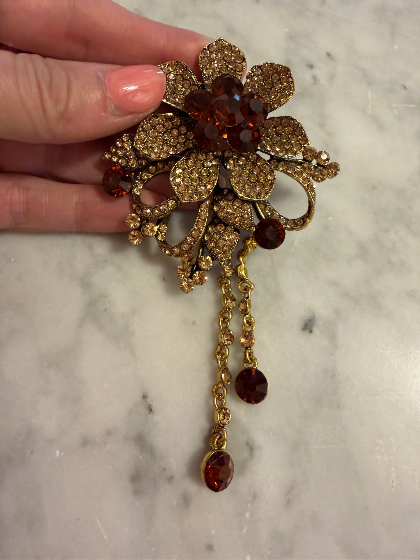 Spilla dangle crystals floreale color champagne, 80s - 90s