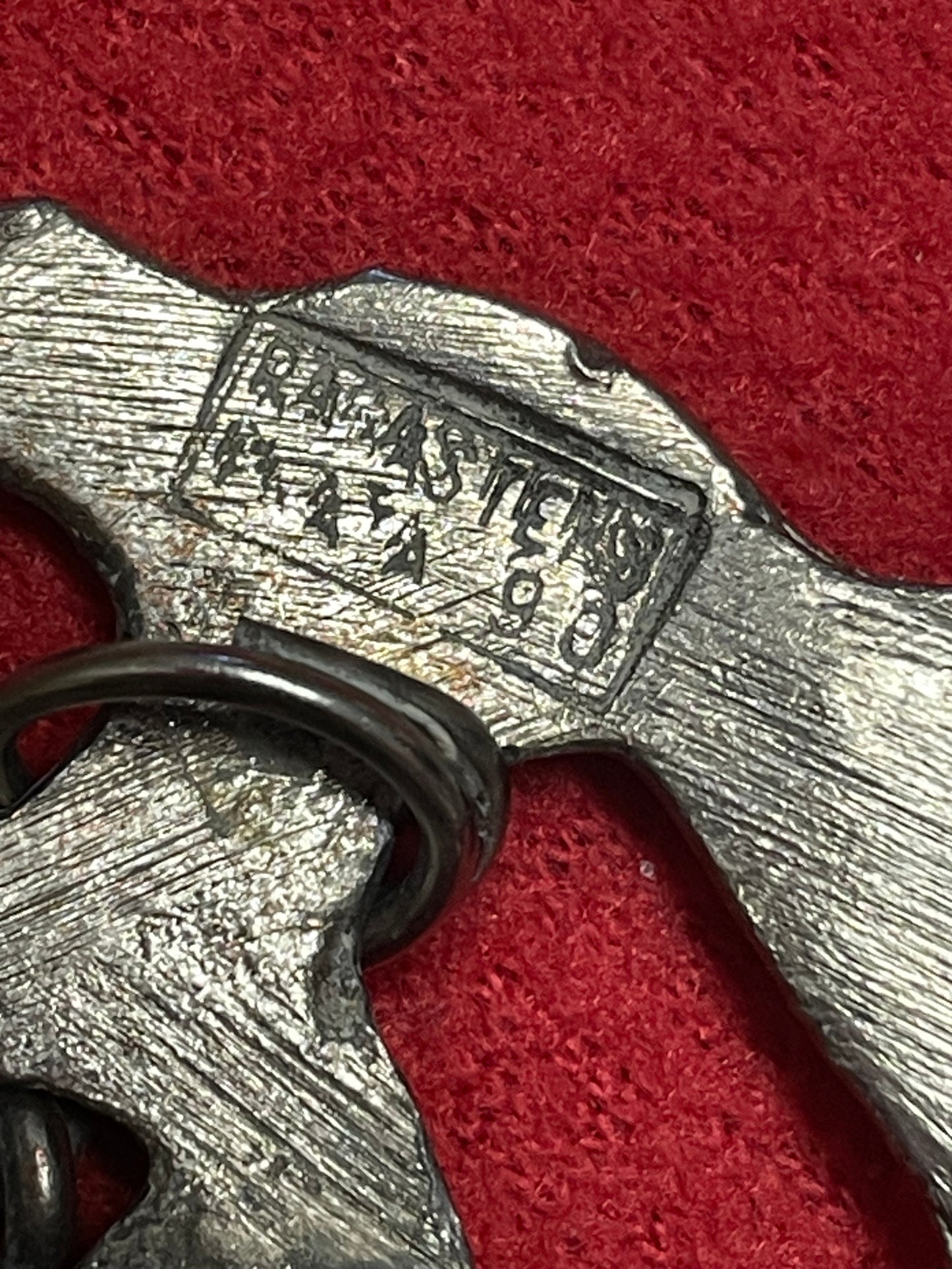 Grande penca placcata argento con amuleti porta fortuna