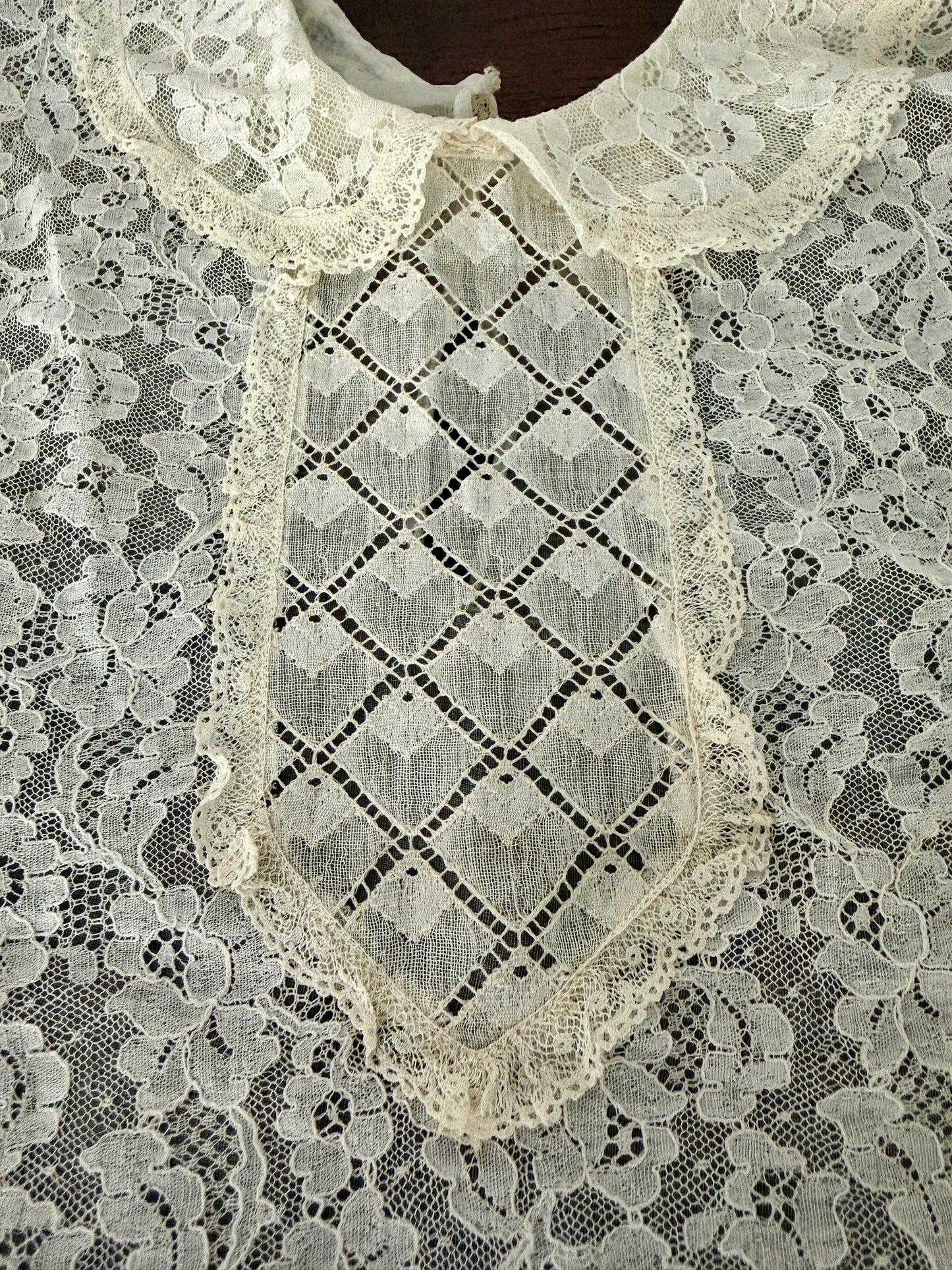 Antico davantino in pizzo da bimba per cerimonia, anni ‘20-‘30