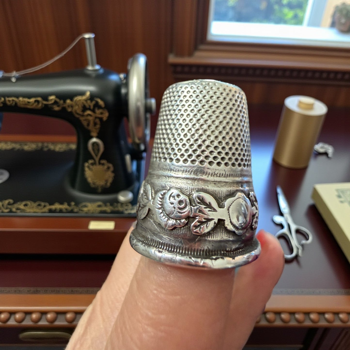 Porta ditale e ditale in argento, fine ‘800 - primo ‘900