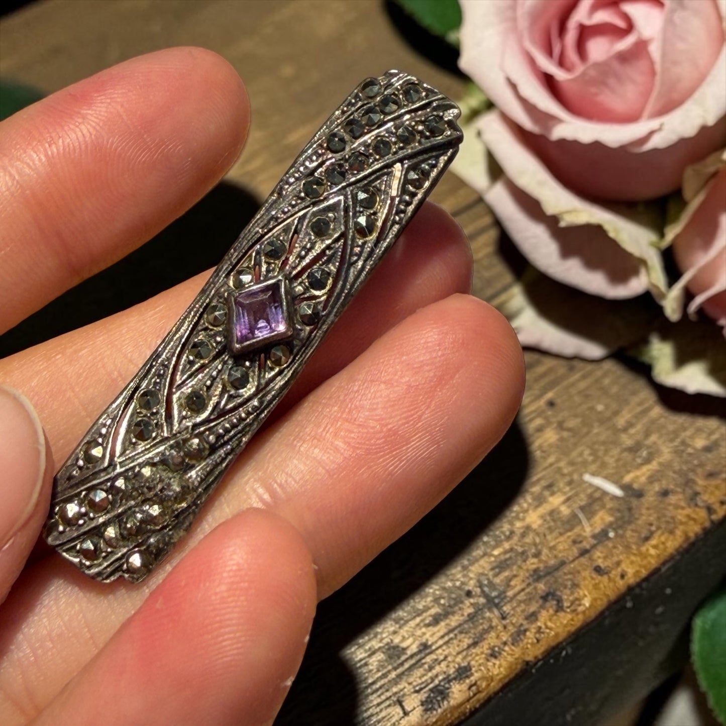 Spilla gioiello con marcasiti e vetro ametista, argento 925, anni ‘30-‘40