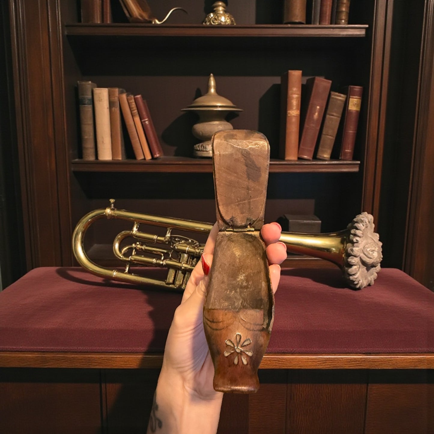 Antica tabacchiera da appoggio ottocentesca a guisa di klompt, zoccolo olandese