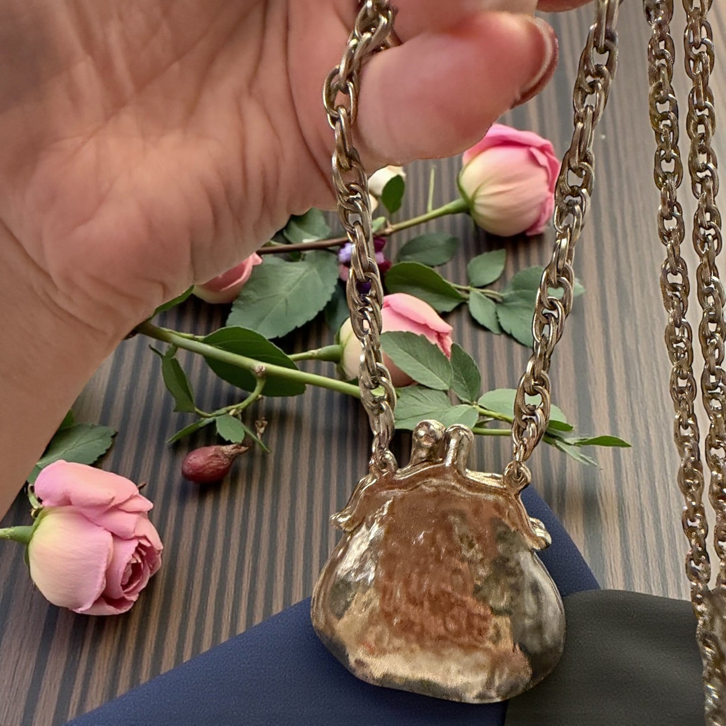 Collana 70s con borsellino apribile ispirata a aumoniêre vittoriana