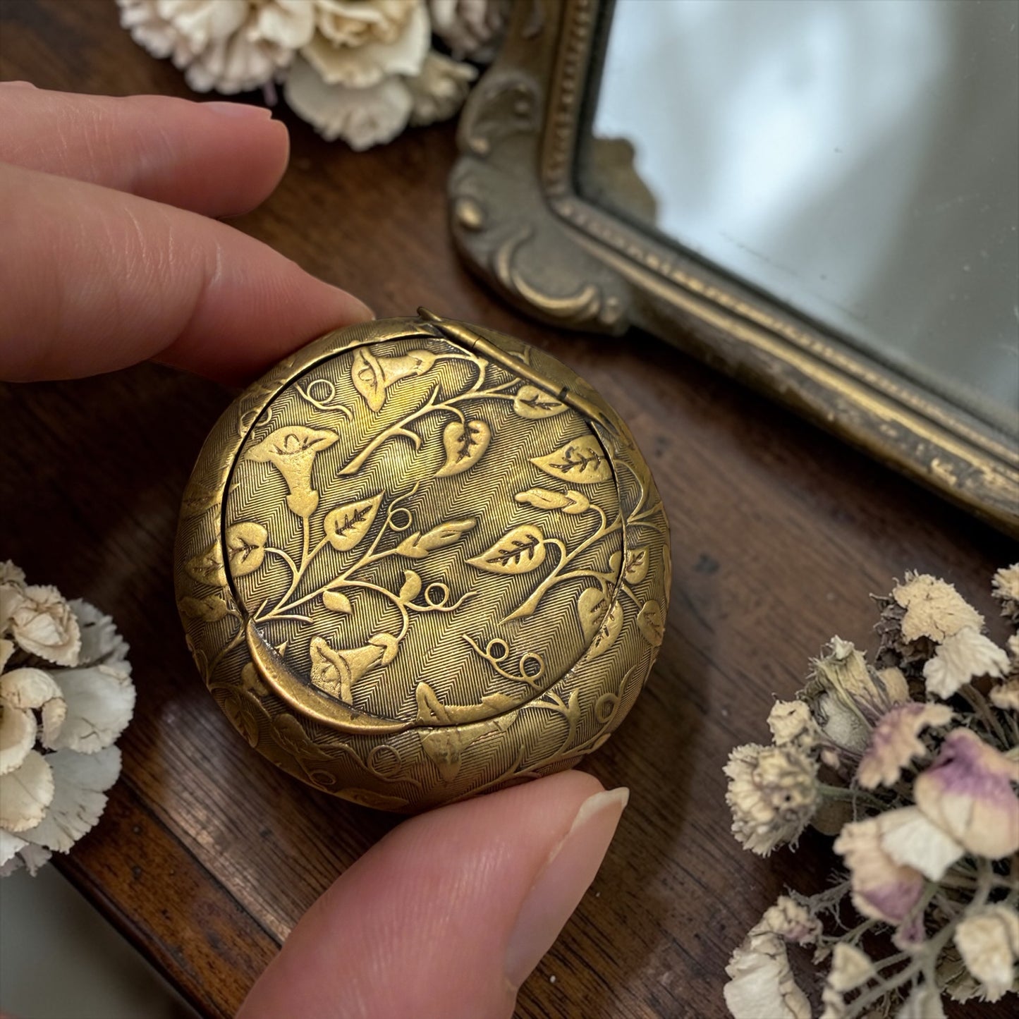 Porta cipria poudrier da viaggio fine ‘800 primo ‘900 guilloché con campanellini