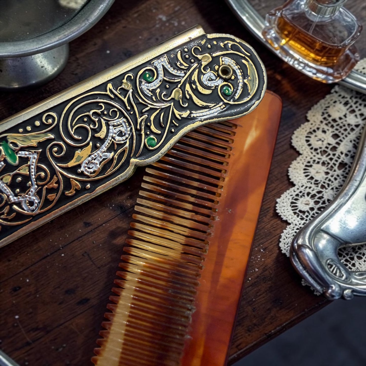 Pettine da taschino con custodia decorata, anni ‘50-‘60 per capelli, barba e baffi