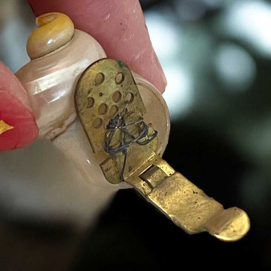 Splendidi orecchini, anni 40 a clip realizzati con incastonamento di vere conchiglie