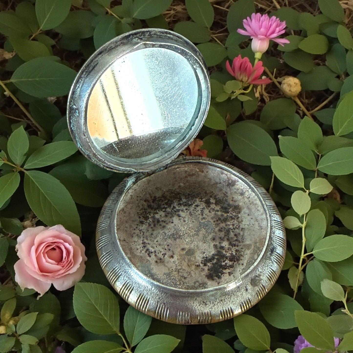 Antica Cipriera in argento anni 30 con lavorazione guilloché