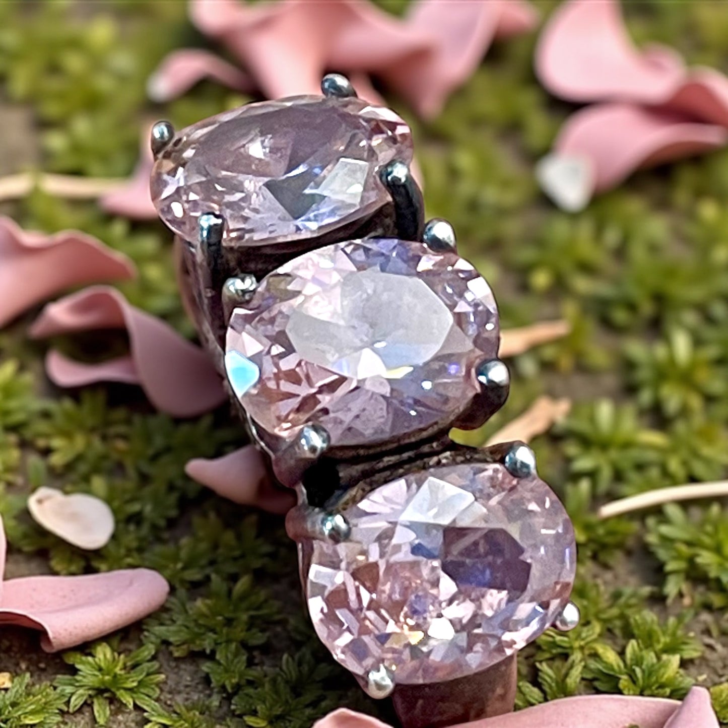 Anello trilogy argento e zirconi color malva