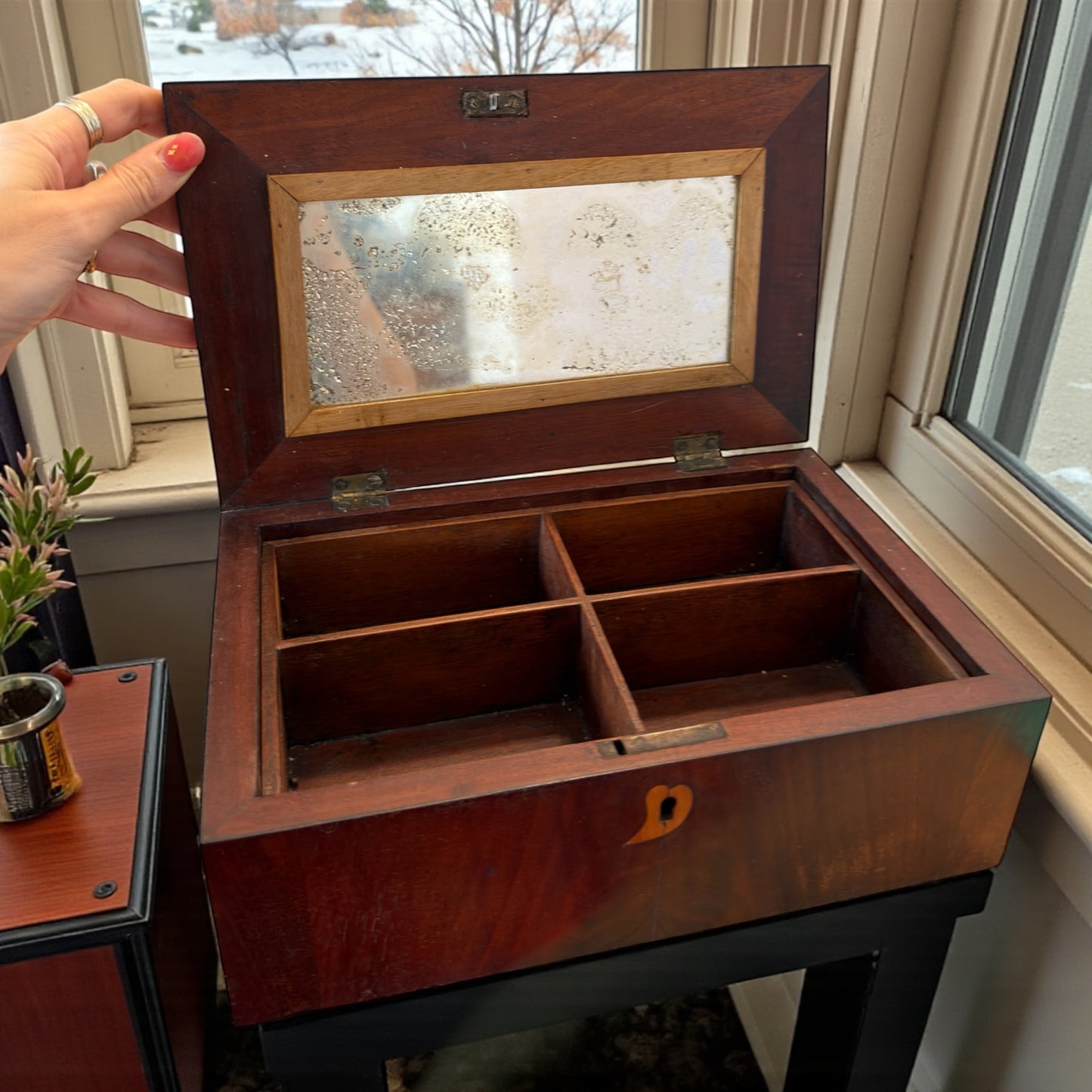 Antica scatola da lavoro femminile di fine ‘800 con cuscino superiore e doppio scomparto