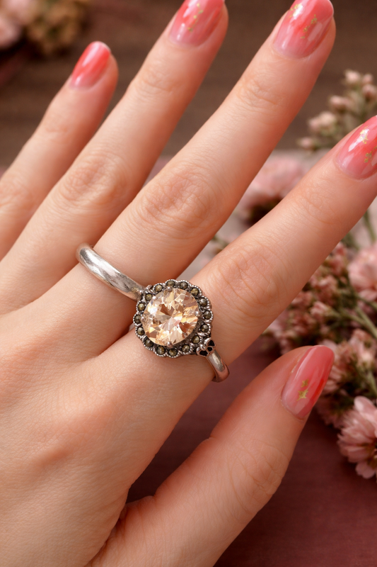 Prezioso anello anni 60, revival Victoria age argento marcasiti e zircone dorato