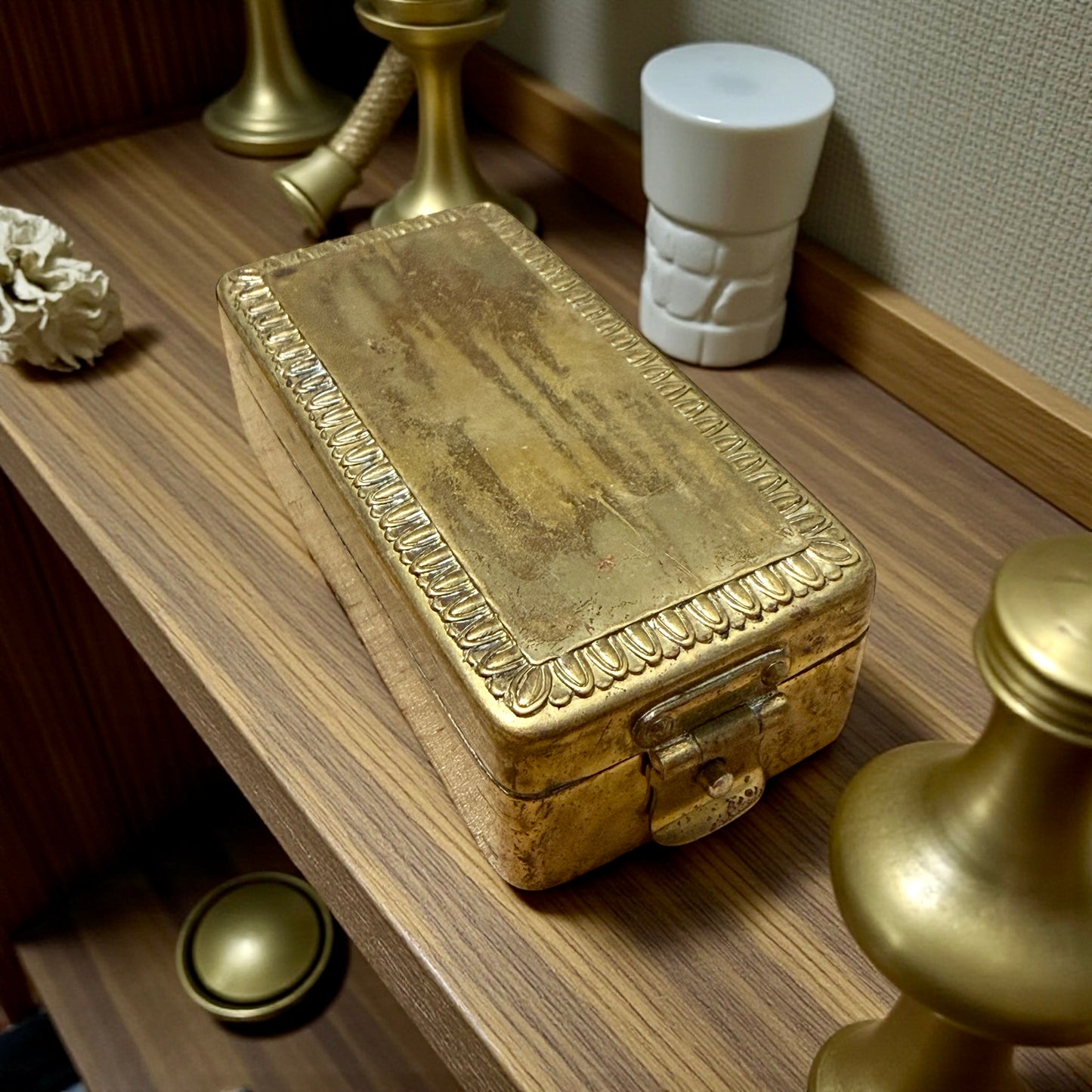 Scatola da barba primo ‘900, ottone e vaschetta in ceramica per crema da rasatura