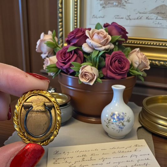 Antico gioiello ferma foulard / spilla con miniatura firmata dietro vetro, primo ‘900