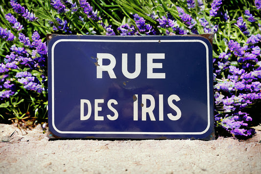 Enamelled sign Rue des Iris