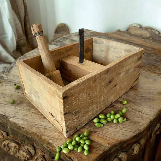 Antico strumento schiaccia fave primo ‘900 pugliese