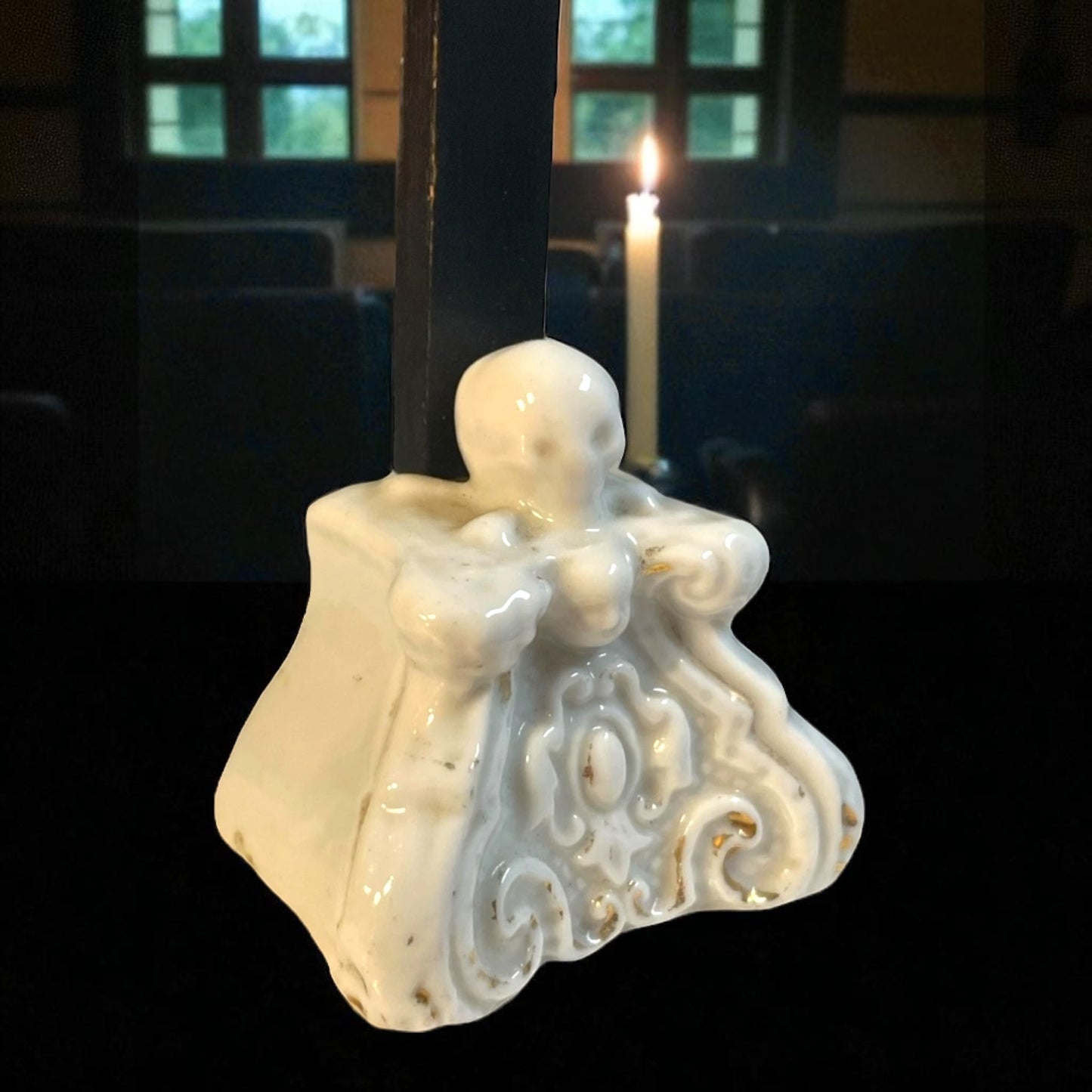Antica croce con teschio e cherubino, Vieux Paris iconografia rara