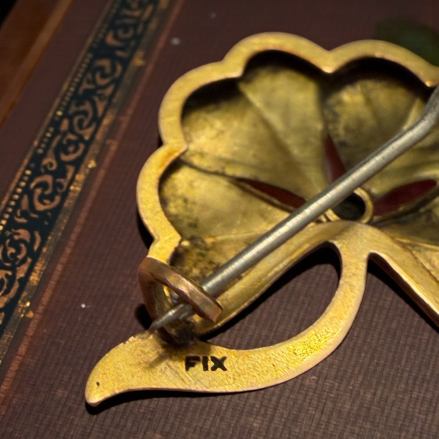 Spilla FIX placcata oro primo ‘900 a guisa di quadrifoglio