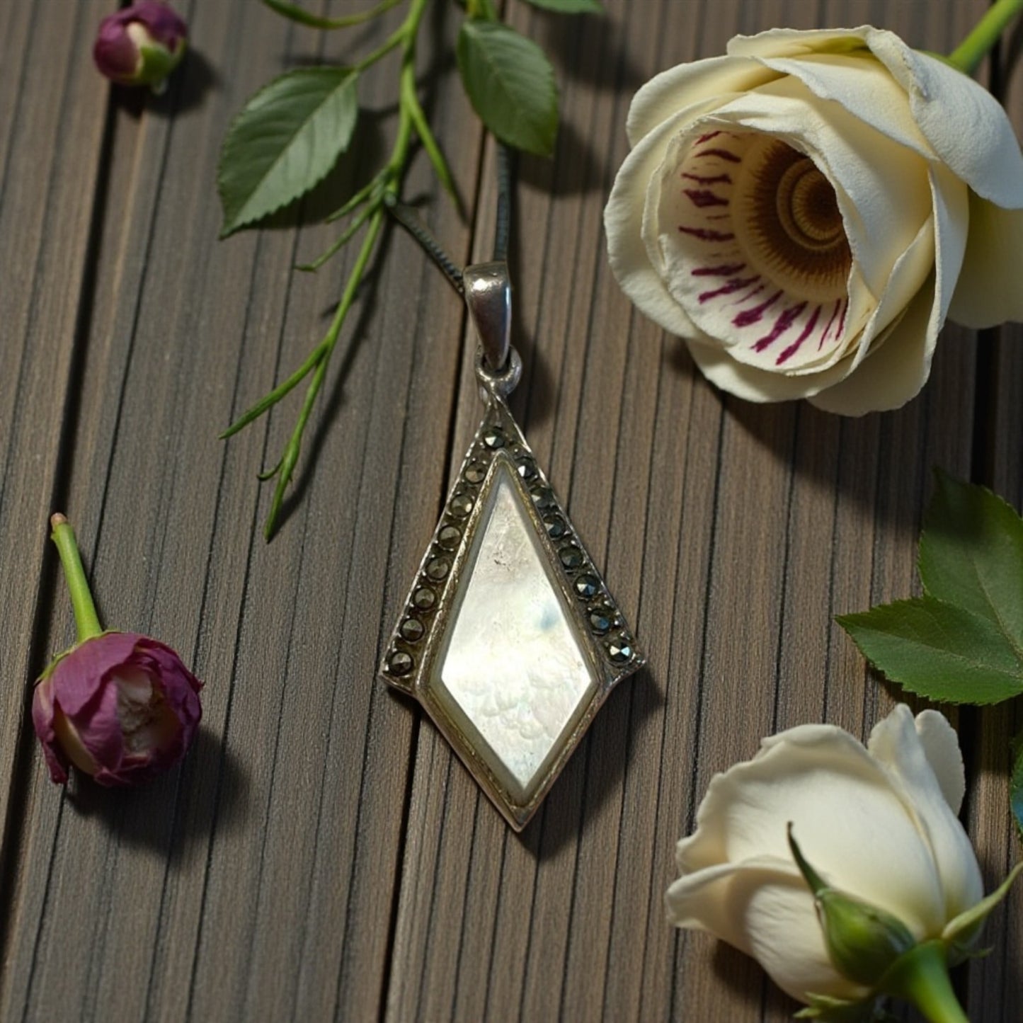 Pendente ciondolo gioiello in argento 925 con marcasiti e madreperla