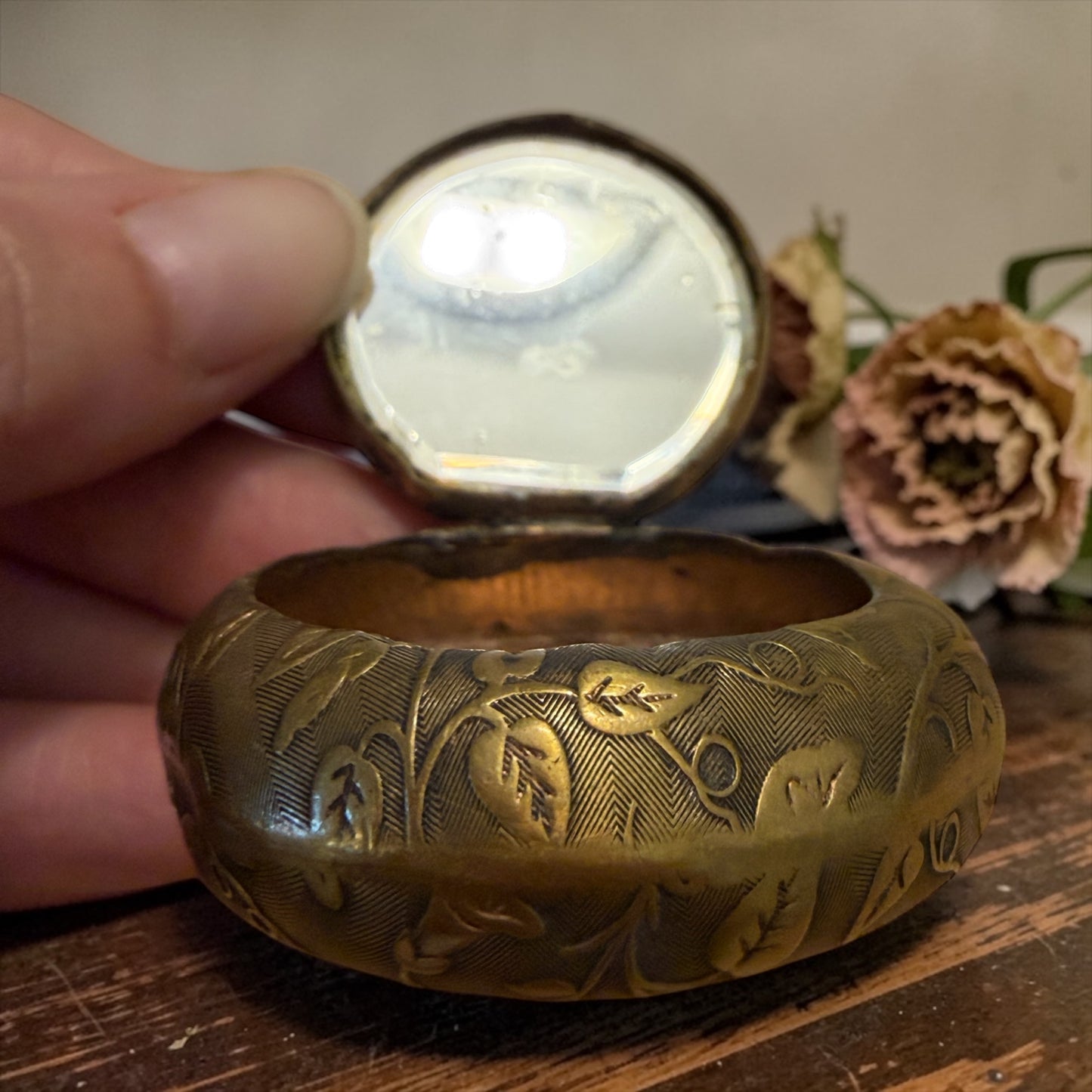 Porta cipria poudrier da viaggio fine ‘800 primo ‘900 guilloché con campanellini