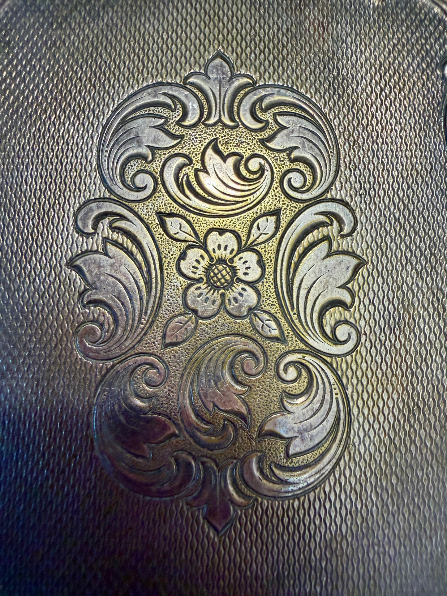 Antico porta cipria placcato argento con piumino d’epoca