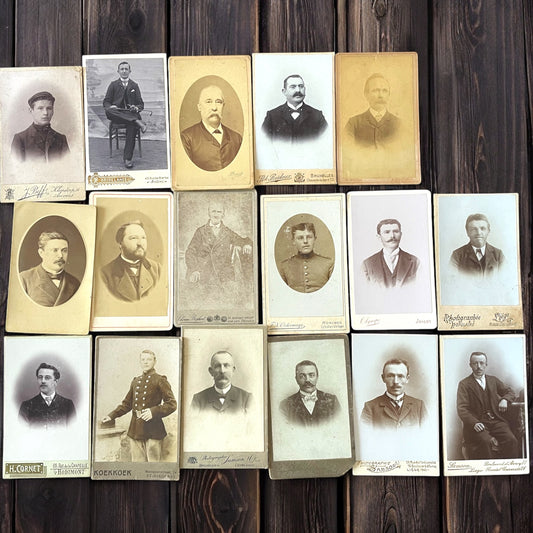 Lotto di n. 17 fotografie fine ‘800 - prima decade ‘900; cabinet cards e carte de visite.