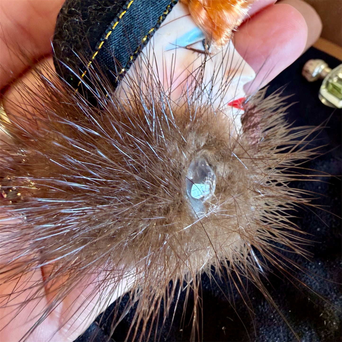 Spilla vintage Ladyhead con capelli ramati e pelliccia