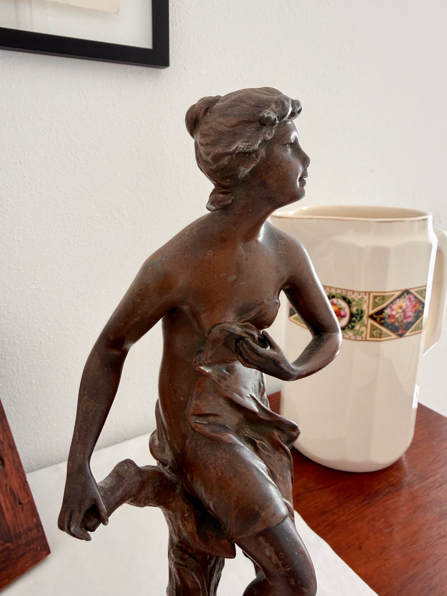 Scultura in regule Art Nouveau firmata Perron, titolo “Surprise”, fine 800 primo 900