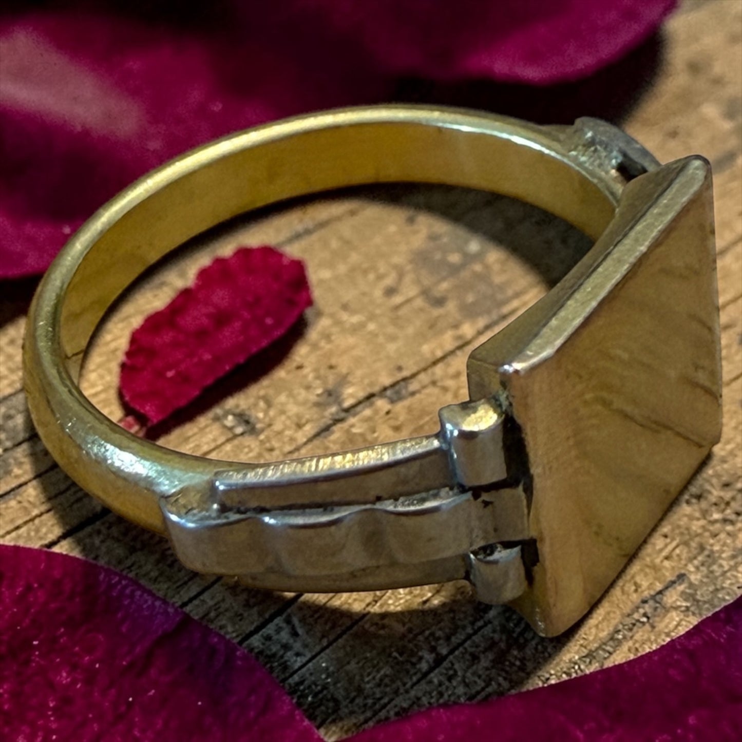 Anello Chevalier oro 14 k e placca per iniziali