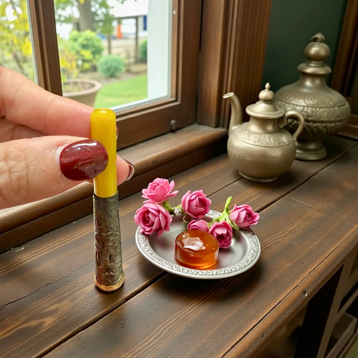 Bocchino antico gioiello con argento a sbalzo e scena apparizione Lourdes