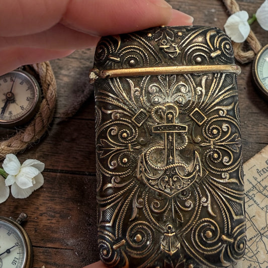 Vesta case placcato argento con punzone, tema marinaro con ancora, ca fine ‘800