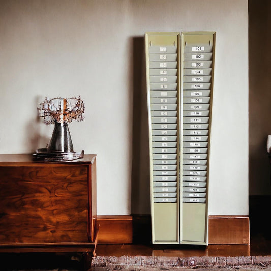 Coppia schedari porta cartellini, anni ‘60-‘70, arredo industrial design.