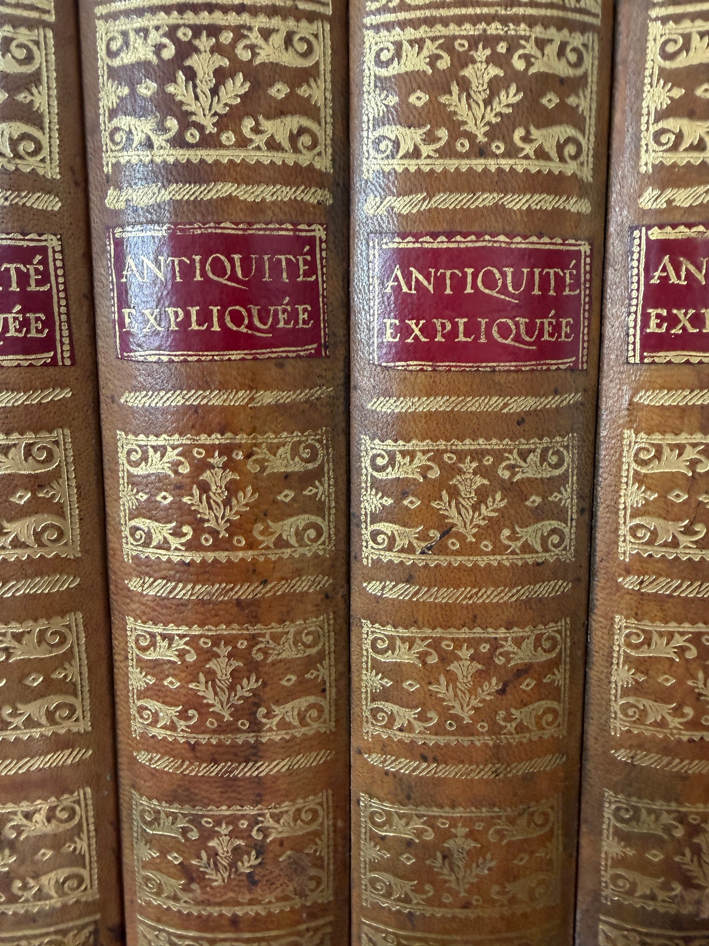 Tantalus anni ‘40, nascondiglio porta liquori a guisa di libri antichi