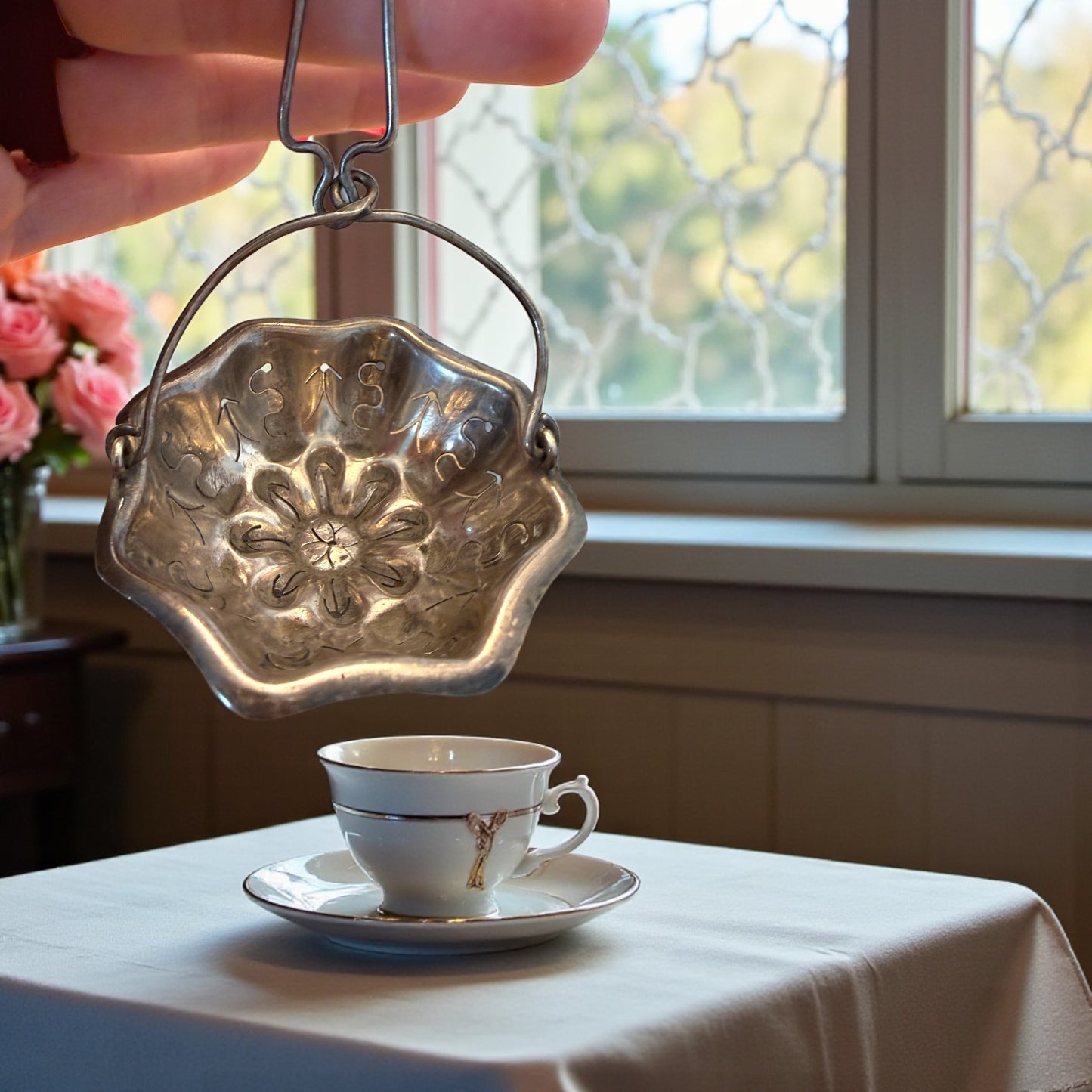 Antico passe-the argentato per filtrare risate e tè, primo ‘900