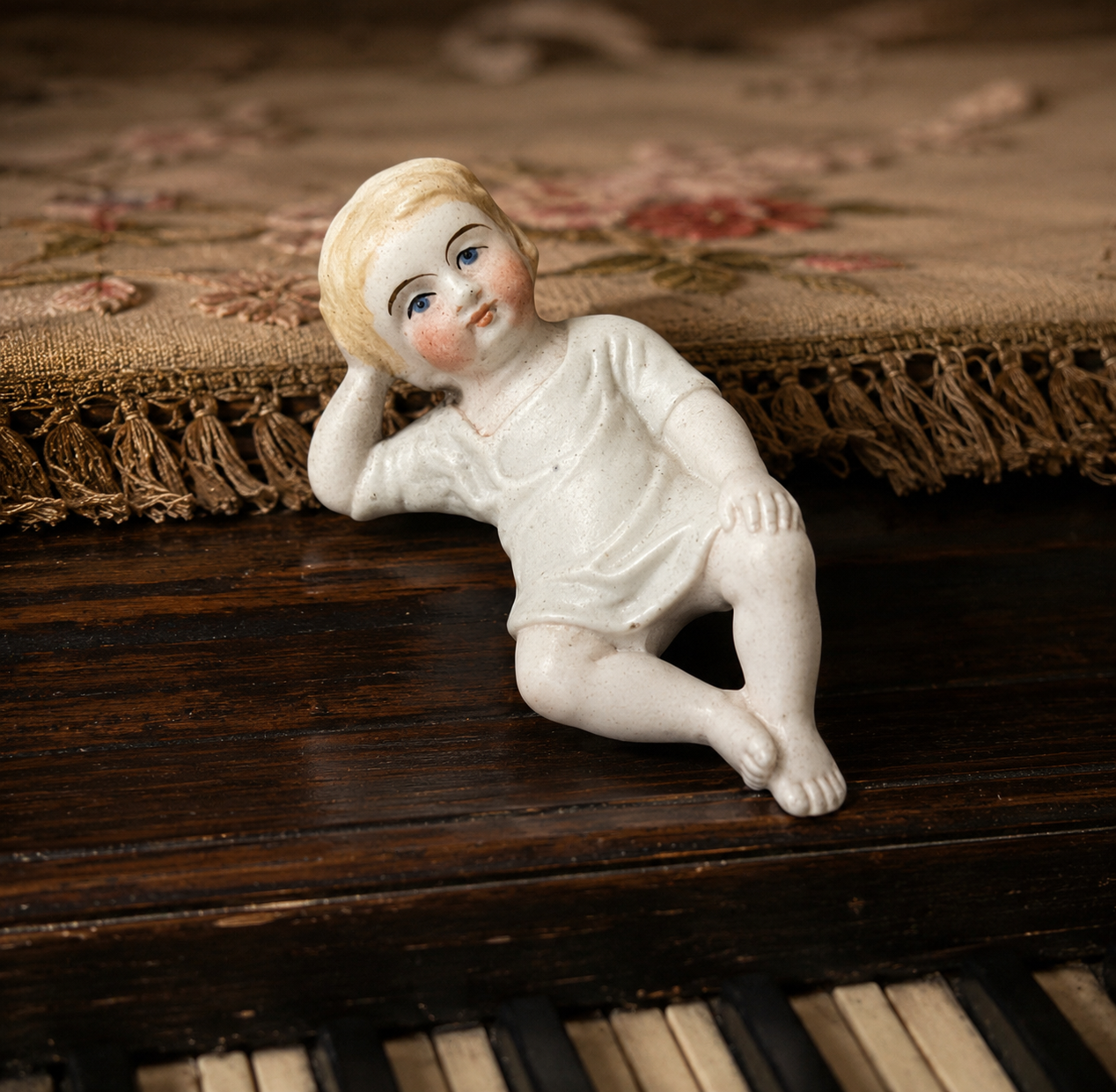 Piano baby di primo ‘900 in porcellana bisquit