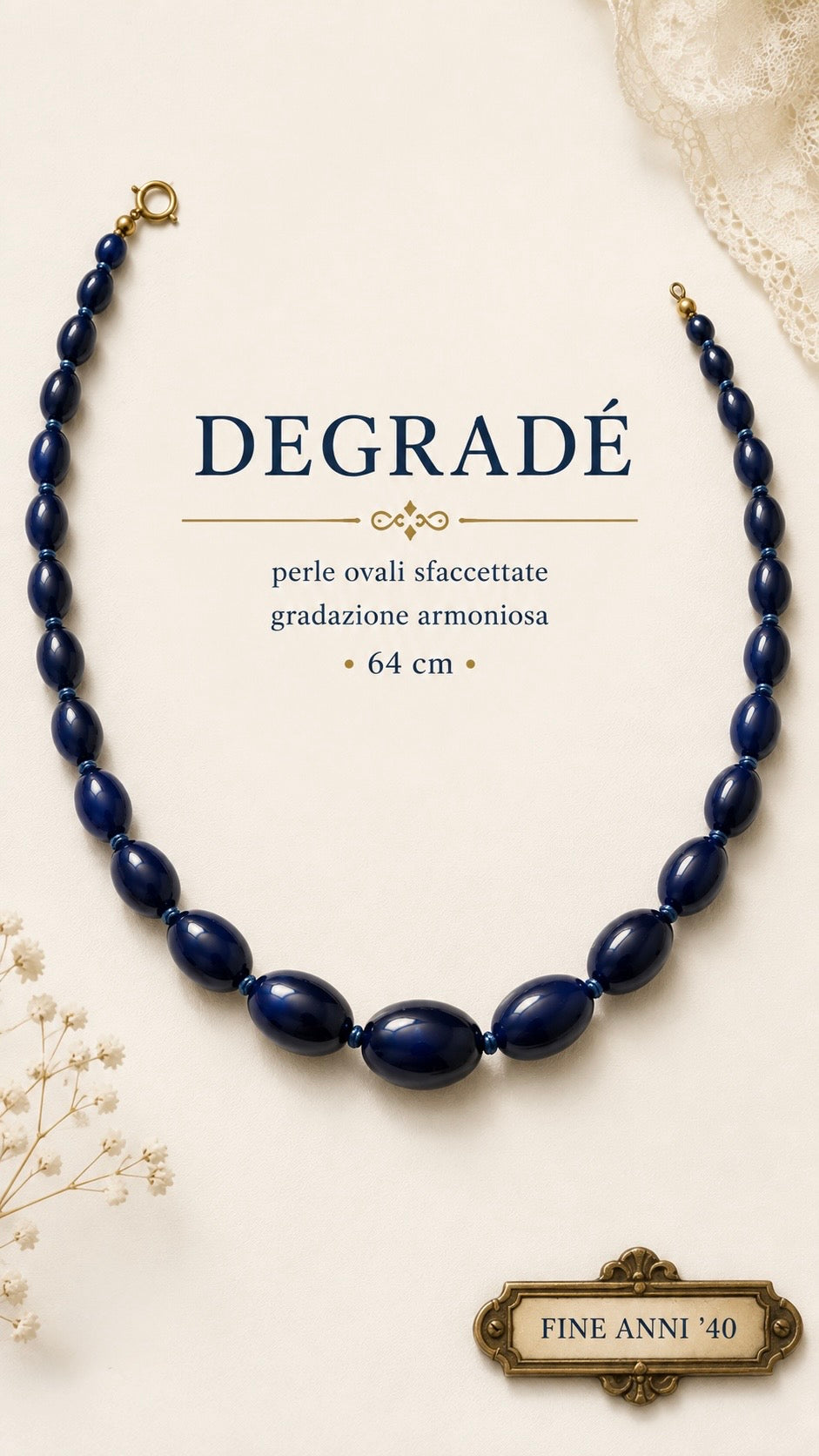 Splendida parure di fine anni ‘40 primi ‘50 in vetro pressato blu notte, collana in perle degradé ovalizzate e orecchini clip